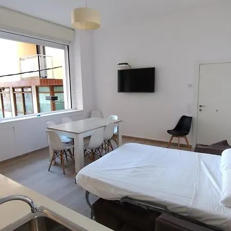 Rosesapparts A20demar Triplex Apartment Roses